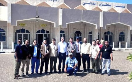 فريق من أمن الطيران يطلع على سير الإجراءات الأمنية في مطار سقطرى الدولي