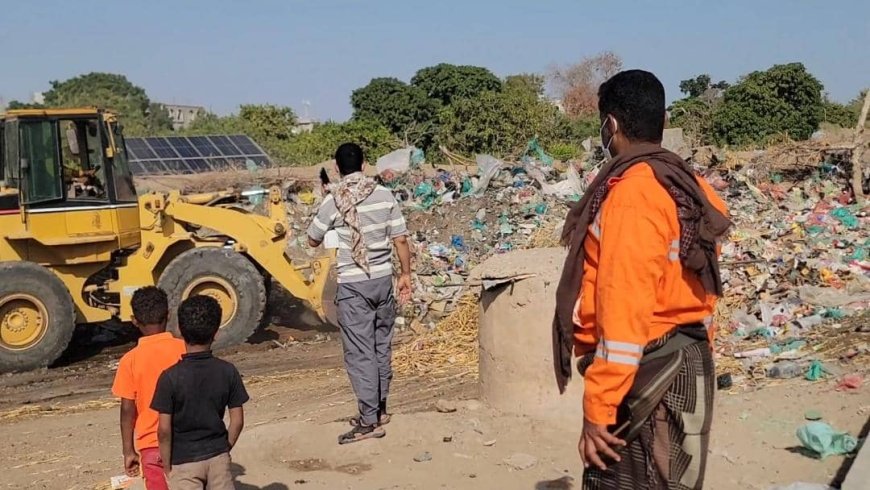 الرجاعي والعرابي يدشنا حملة نظافة شاملة في حوطة لحج