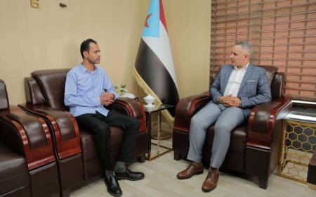 اليافعي يلتقي مدير عام مكتب الإعلام في محافظة أرخبيل سقطرى