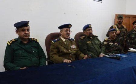 المفتش العام بوزارة الداخلية يتفقد سير العمل بشرطة محافظة مأرب