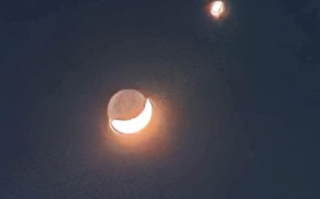 عاجل:شاهد صورة.. لحظة أجمل إقتران القمر وكوكب الزهرة