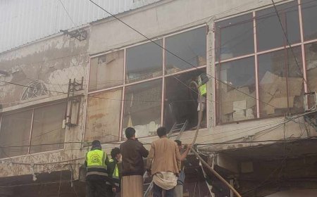 عاجل: وسط رعب كبير..هذا مايحدث الان في باب السلام بصنعاء(صورة أولية )