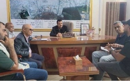 مدير عام المنصورة يناقش آلية عمل قسم تراخيص المهن التجارية بمكتب الأشغال العامة..