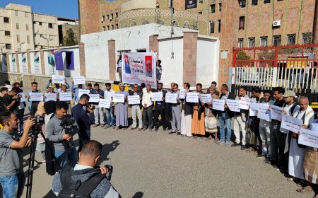 تعز.. وقفة احتجاجية للمطالبة في ضبط المتهم بقضية الشرعبي  .