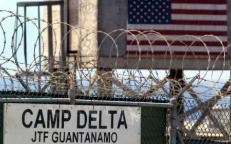 واشنطن تغلق معتقل جوانتنامو وتنقل معتقلين يمنيين إلى سلطنة عمان ..