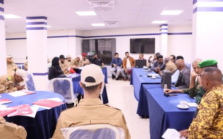 «كاك بنك» يدشن الدورة التدريبية الأولى للحراسات الأمنية في العاصمة عدن
