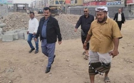 مدير عام المنصورة يتفقد مستوى إنجاز مشروع إنشاء "حديقة الزهور" بشارع التسعين..