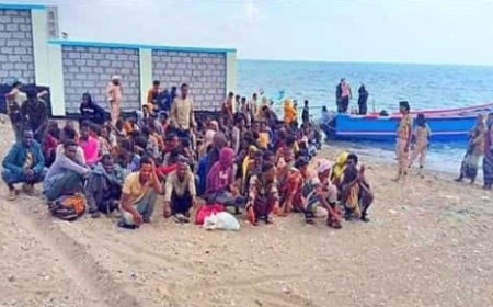 القوات البحرية في محافظة لحج تضبط قارب تهريب مهاجرين أفارقة ..