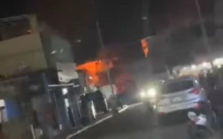 عاجل: اندلاع حريق هائل في عدن(صورة أولية)