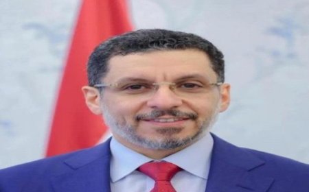 رئيس الوزراء بن مبارك يصدر توجيهاته باتخاذ الإجراءات الكفيلة بتحسين أوضاع المعلمين ..