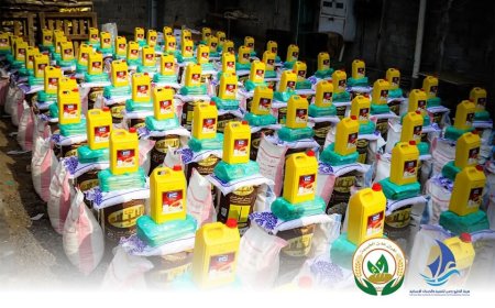 أفران عدن الخيرية توزع سلال غذائية على 200 أسرة في محافظة لحج