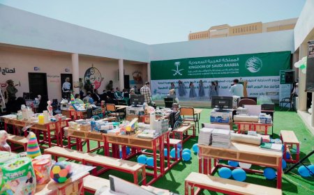 مركز الملك سلمان يوزع مقاعد دراسية ومستلزمات تعليمية لمراكز محو الأمية وذوي الإعاقة في المهرة