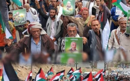 وقفة تضامنية حاشدة في تعز رفضاً لمخطط تهجير سكان قطاع غزة ..