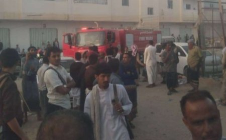 بمساعدة المواطنين رجال الدفاع المدني في شبوة بخمدون حريقا بشقة سكنية ومستودع تجاري..