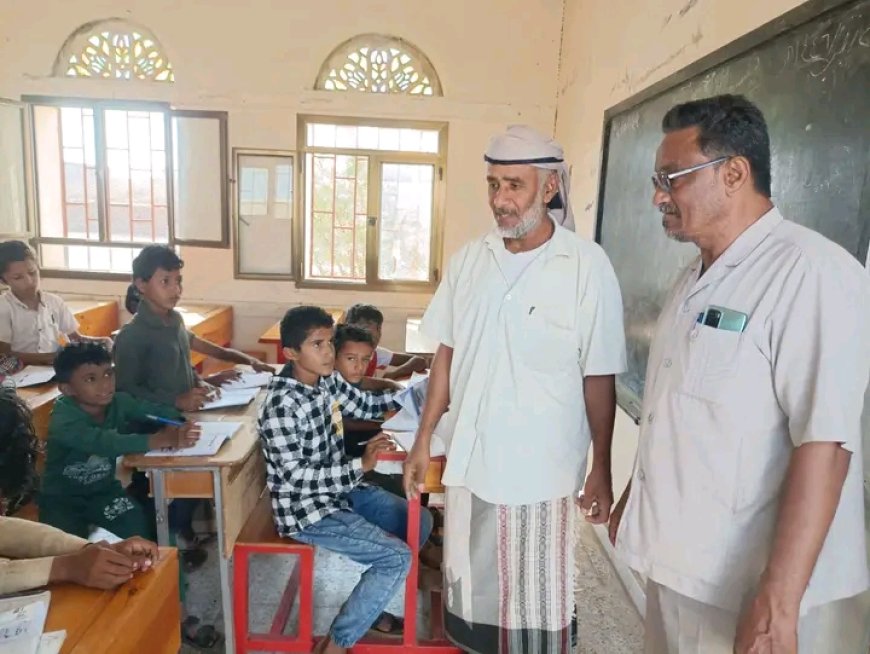 مدير عام تربية الحديدة يتفقد مدارس مناطق شرق الخوخة ..