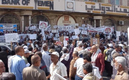 نقابة المعلمين في تعز تهدد باستمرار الإضراب مالم تتحقق مطالب المعلمين .