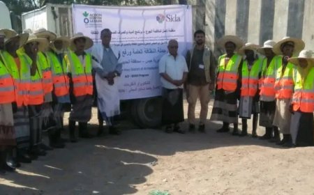 مدير صندوق النظافة والتحسين يدشن حملة لإزالة النفايات في حيس..