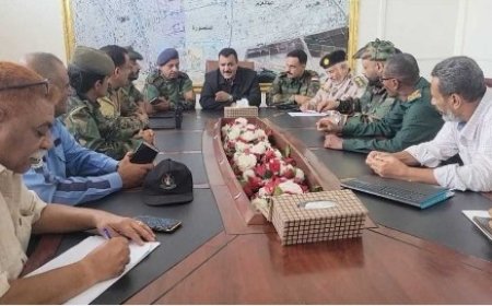 خلال ترأسه إجتماعاً للجنة الأمنية بالمديرية.. مدير عام المنصورة يناقش الخطة الأمنية لشهر رمضان الكريم...