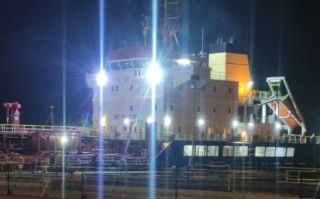 عاجل:وداعاً لانطفاءات الكهرباء.. وصول 12 الف طن ديزل إلى ميناء الزيت بعدن