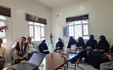 لقاء موسع تعقدها مؤسسة بنات الحديدة في مديرية الشمايتين بتعز