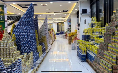 أمين عام محلي حضرموت والعميد السعيدي يدشنان المعرض الدائم بالمؤسسة الاقتصادية اليمنية بالمكلا