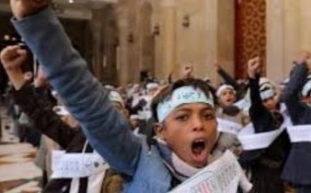 الميليشيات الحو,,ثية تشكل لجانا في صنعاء لجمع بيانات شاملة عن طلبة المدارس..