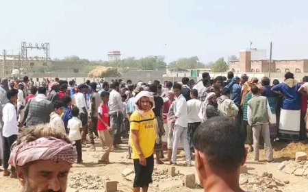 وسط موكب جنائزي مهيب.. أبناء الحديدة يشيعون الفقيد مندش نائب مدير الأوقاف بالمحافظة...