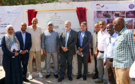 تدشين مشروع إعادة تأهيل خط توزيع مياه مديرية التواهي في عدن