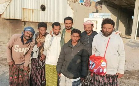 عودة ستة صيادين من أبناء الخوخة بعد إنقاذهم من قبل سفينة  فرنسية...