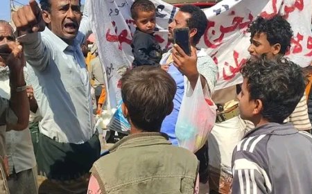 مسيرة شعبية شهدتها ردفان احتجاجا على تدهور العملة المحلية