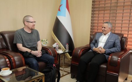 اليافعي يستقبل البروفسور برنت ادوارد من جامعة نورث وسيترن الأمريكية