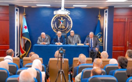 الرئيس القائد عيدروس الزُبيدي يترأس اجتماعًا موسعًا لقيادات المجلس الانتقالي الجنوبي