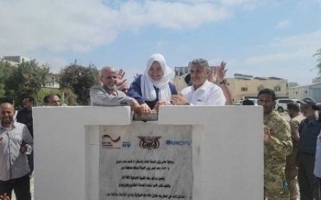 بتكلفة ( 4.5 ) مليون دولار.. "معاون" يضع حجر أساس لمشروع بناء مخازن اللقاحات المركزية والعاصمة عدن...