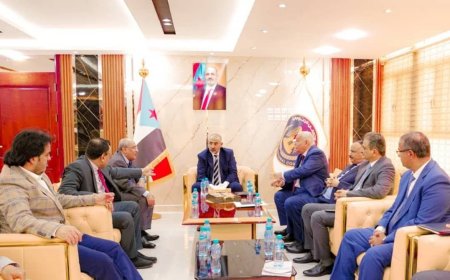 اللواء عيدروس الزُبيدي يرأس اجتماعًا لمناقشة أوضاع الكهرباء في العاصمة عدن خلال شهر رمضان