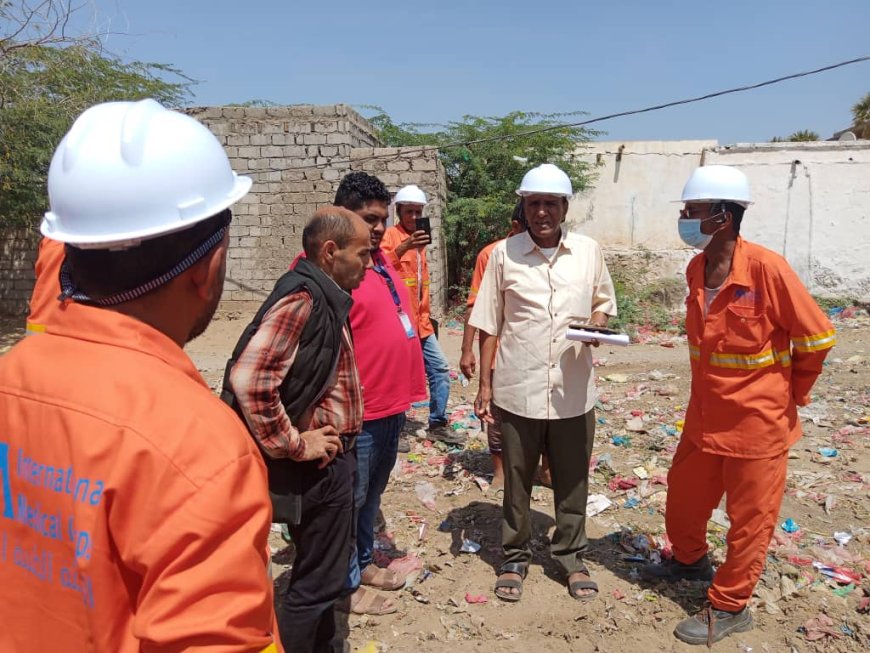 مدير عام صندوق النظافة والتحسين يتابع أعمال النظافة في مديرية حيس..