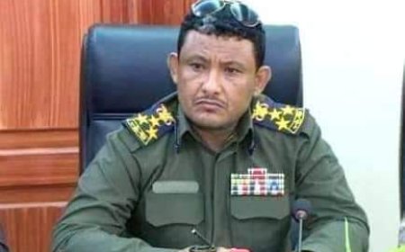 مدير عام شرطة محافظة الحديدة العميد نجيب ورق  يعزي رئيس اتحاد الرياضة للجميع بوفاة والده..