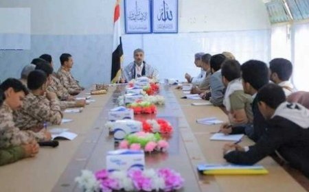 قيادات حو,,ثية تجتمع لإجبار مشايخ وتجار الحديدة على دعم المجهود الحربي...