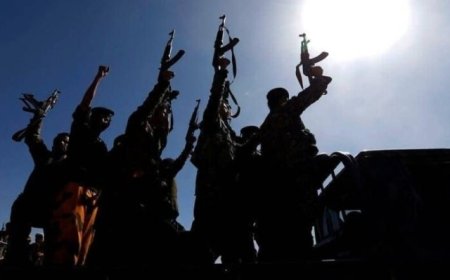 الميليشيات الحو,,ثية تفصل هؤلاء الموظفين وتصادر درجاتهم الوظيفية ..