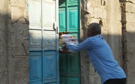 قوات درع الوطن تستهدف اصلاحية السجن المركزي وحارات الريان والصرح وحسان بمديرية زنجبار في مشروع إفطار الصائم 