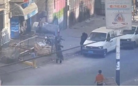 مرافقو قيادي حو,,ثي بإب يعتدون على مواطن بالضرب المبرح..