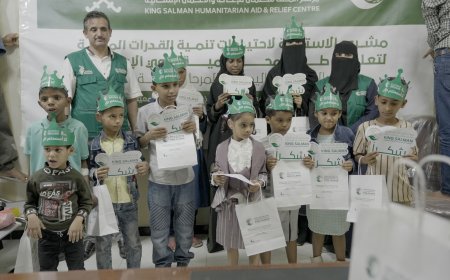 تسليم 20 سماعة أذن للأطفال ضعاف السمع في عدن عبر مؤسسة يماني بدعم مركز الملك سلمان