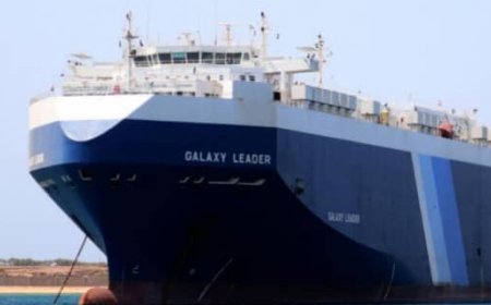 غارات أمريكية تستهدف سفينة جالاكسي المحتجزة لدى الحو,,ثيين ..