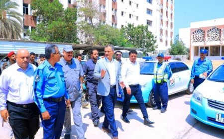 لملس والشعيبي يسلمان سيارات ودراجات نارية لشرطة السير في العاصمة عدن ..