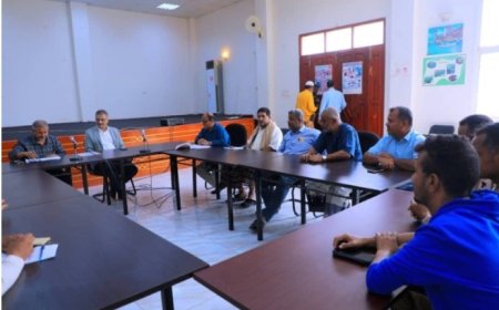 وزير الدولة محافظ العاصمة عدن يشدد على تعزيز الجهود للحفاظ على المدينة نظيفة..