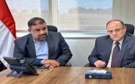 قيادي حو,,ثي يلتقي رئيس هيئة الدواء المصرية بدون صفة رسمية ...