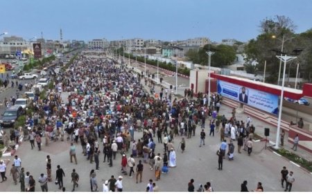 العاصمة عدن تحتفي بالذكرى العاشرة للنصر العظيم على مليشيا الحو,,ثي الإرهابية ..