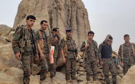 العقيد العبدلي يتبادل التهاني مع المرابطين في الخطوط الأمامية بمناسبة عيد الفطر المبارك