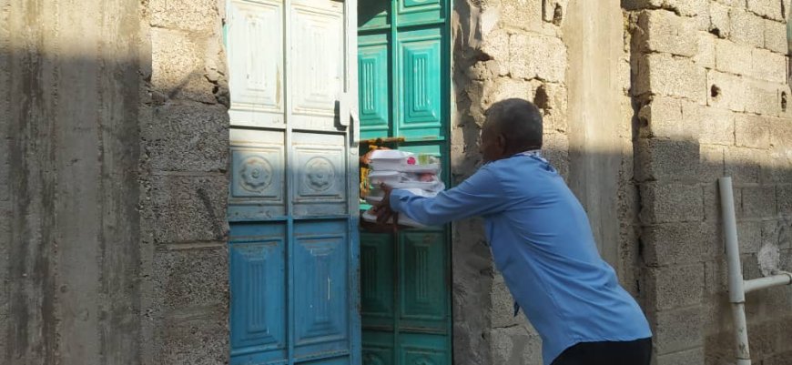 قوات درع الوطن تستهدف اصلاحية السجن المركزي وحارات الريان والصرح وحسان بمديرية زنجبار في مشروع إفطار الصائم 