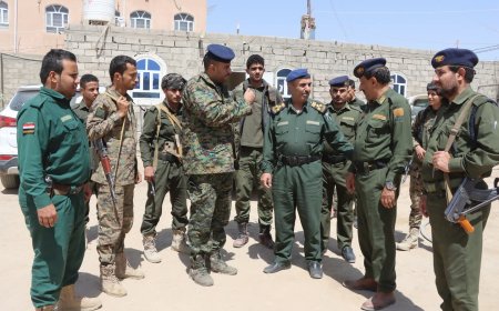 العميد الاكوع يقوم بزيارات عيدية للمناطق الأمنية واقسام الشرطة بالمحافظة