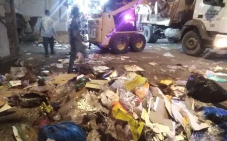 حملة رفع مخلفات العيد من الأسواق ينفذها صندوق النظافة في العاصمة عدن ..